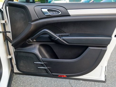 Used 2013 Porsche Cayenne AWD/4WD image 33