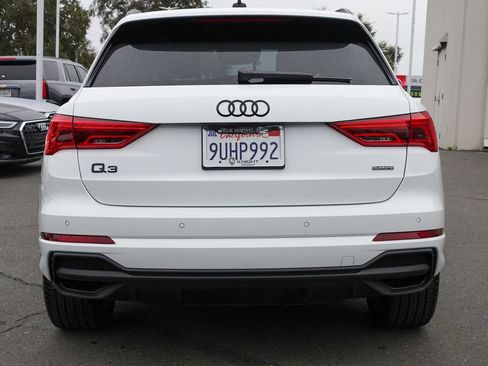 Used 2025 Audi Q3 2.0T Premium w/ Black Optic Sport Package image 9