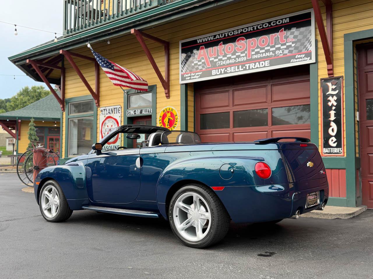 Used 2005 Chevrolet SSR w/ Preferred Equipment Group RWD image 15