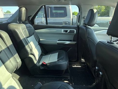 Used 2022 Ford Explorer XLT w/ Equipment Group 202A AWD/4WD image 9