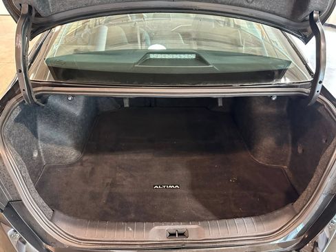 Used 2025 Nissan Altima 2.5 SV FWD image 25
