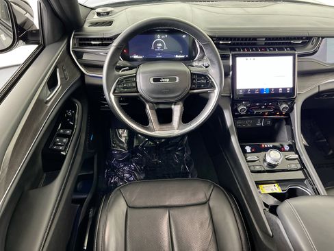 Used 2022 Jeep Grand Cherokee Overland AWD/4WD image 23