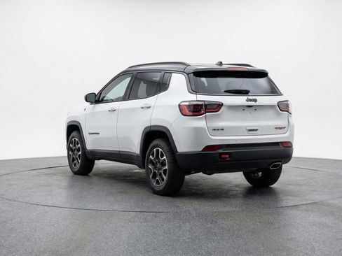 Used 2025 Jeep Compass Trailhawk image 6