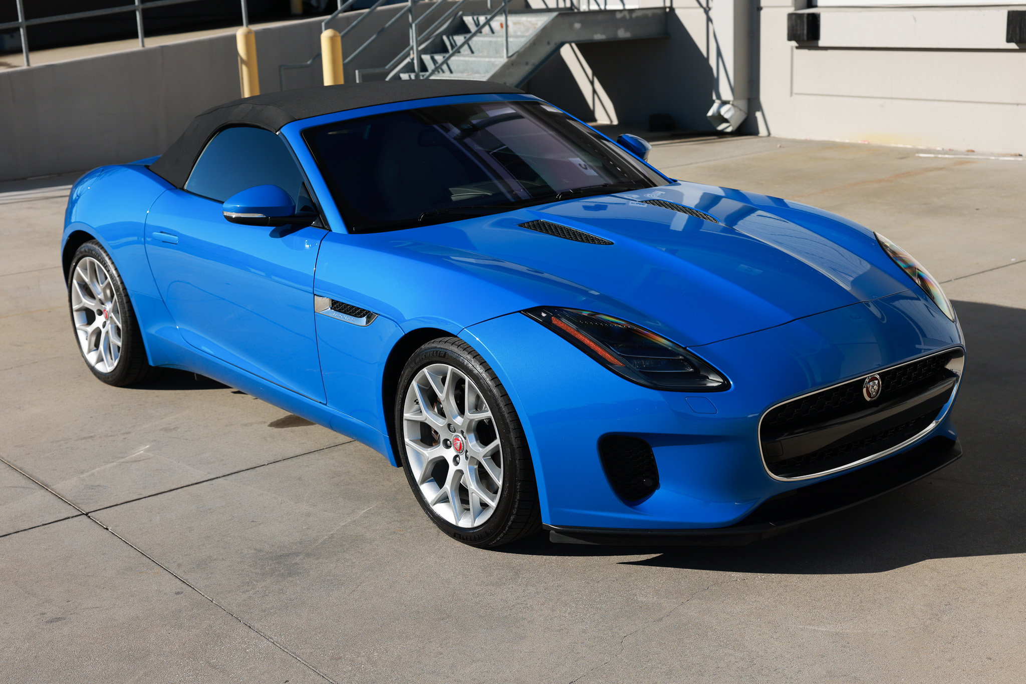 Used 2018 Jaguar F-TYPE Convertible RWD image 19