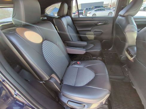 Used 2023 Toyota Highlander image 23