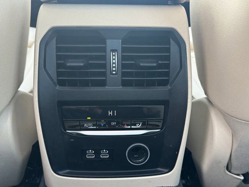 Used 2019 BMW 330i xDrive Sedan w/ Driving Assistance Package image 28