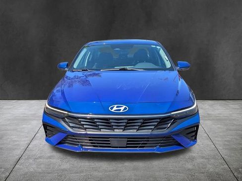 Used 2025 Hyundai Elantra SEL w/ Cargo Package FWD image 9