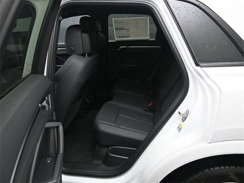 New 2025 Audi Q3 2.0T Premium image 11