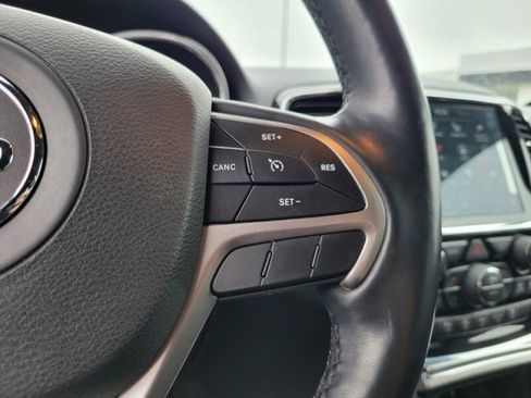 Used 2022 Jeep Grand Cherokee Laredo X RWD image 11