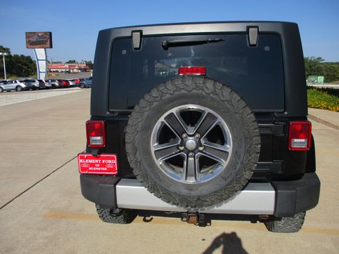 Used 2014 Jeep Wrangler Sahara w/ Connectivity Group AWD/4WD image 5