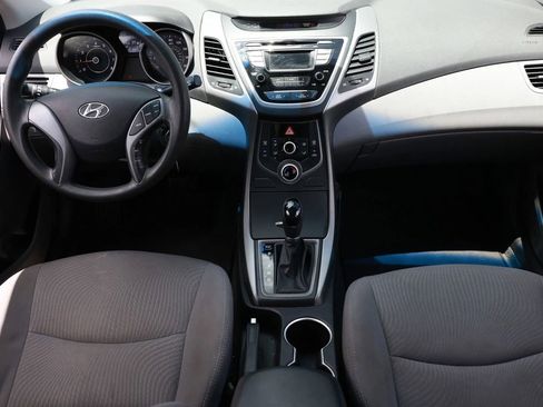 Used 2015 Hyundai Elantra SE FWD image 2