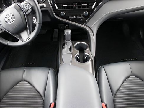 Used 2021 Toyota Camry SE image 18