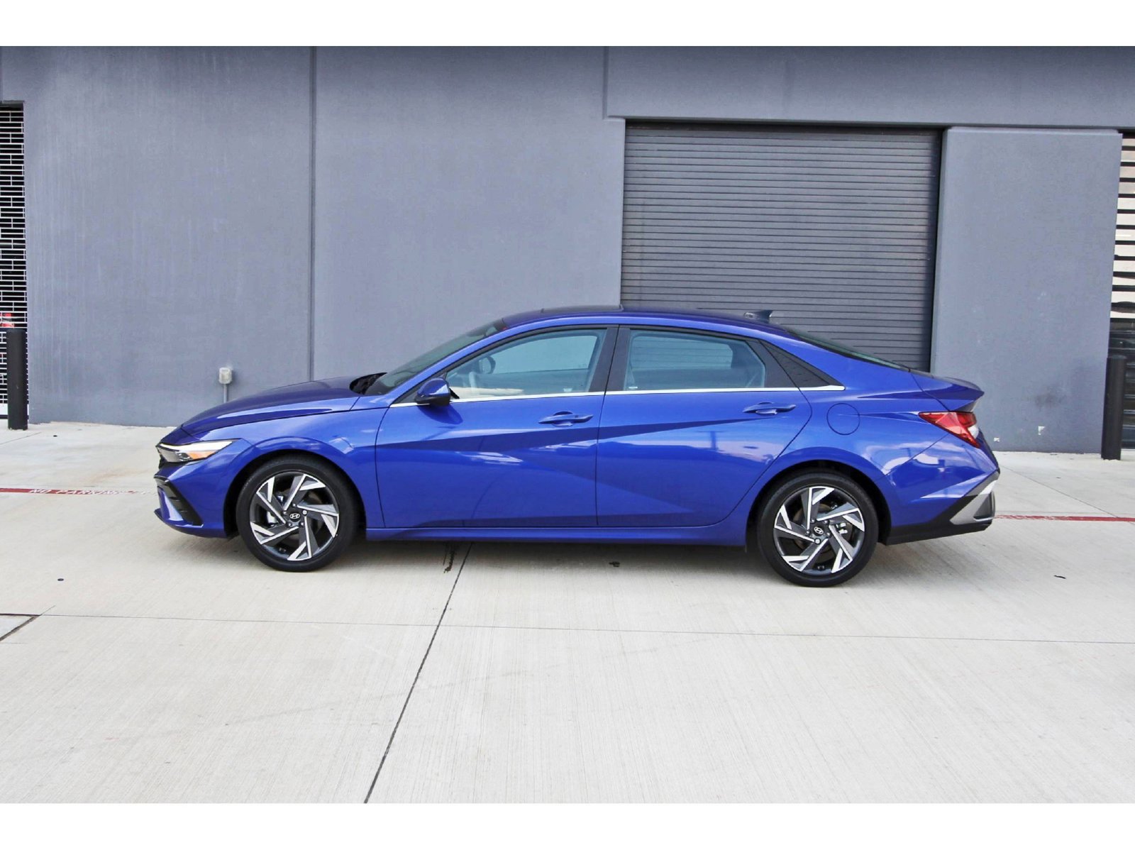Certified 2025 Hyundai Elantra SEL FWD image 6