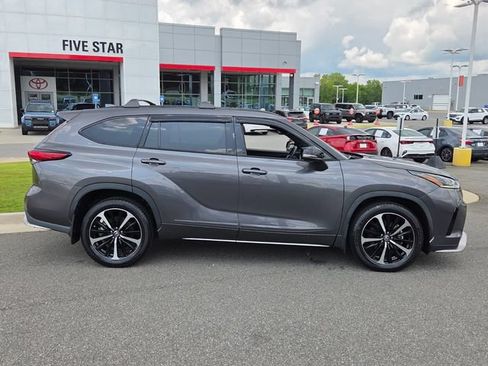 Used 2022 Toyota Highlander XSE AWD/4WD image 13