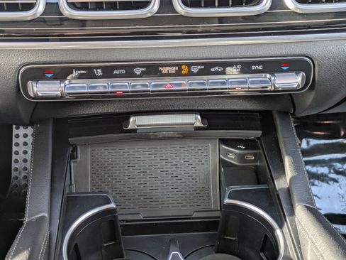 Used 2024 Mercedes-Benz GLS 450 4MATIC image 21