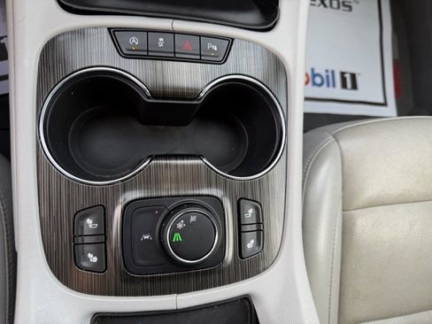 Certified 2023 GMC Acadia SLT image 31