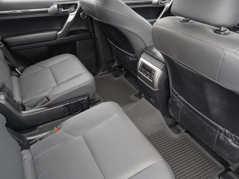 Used 2022 Lexus GX 460 Premium w/ Accessory Package AWD/4WD image 33