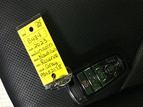 Used 2023 Lincoln Nautilus Reserve image 40