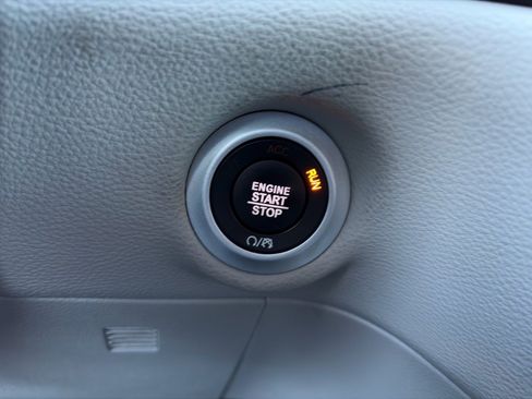 Used 2023 Chrysler Pacifica Touring-L image 22