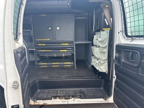 Used 2011 Chevrolet Express 2500 image 22
