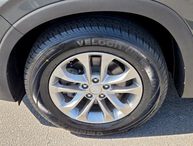 Used 2019 Hyundai Santa Fe SE FWD image 17