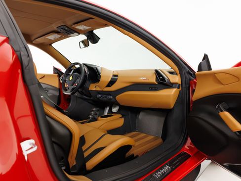 Used 2020 Ferrari 488 Pista Coupe RWD image 37