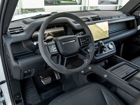 Used 2023 Land Rover Defender 110 V8 image 16