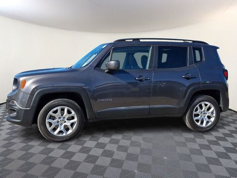 Used 2018 Jeep Renegade Latitude w/ Advanced Technology Group AWD/4WD image 8