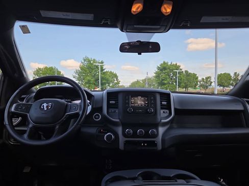 Used 2024 RAM 2500 Tradesman w/ Chrome Appearance Group AWD/4WD image 18