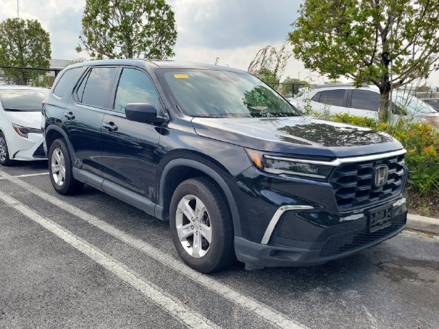 Used 2023 Honda Pilot LX image 3