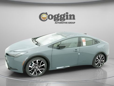 New 2026 Toyota Prius Plug-In Hybrid image 4