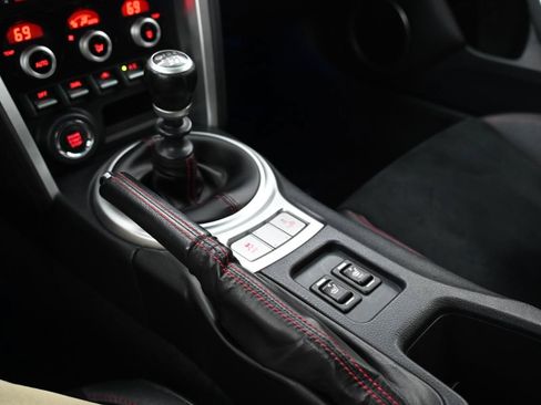 Used 2018 Subaru BRZ Limited w/ Popular Package #2 RWD image 30