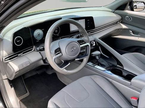 Used 2023 Hyundai Elantra SEL w/ Convenience Package image 12