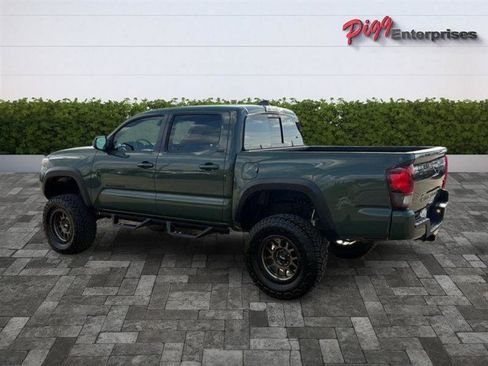 Used 2021 Toyota Tacoma SR5 w/ Trail Edition image 3