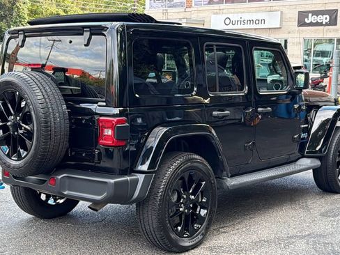 Used 2023 Jeep Wrangler Unlimited Sahara AWD/4WD image 4