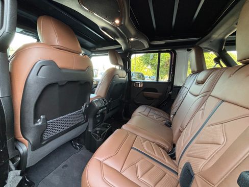 Used 2024 Jeep Wrangler Unlimited Rubicon w/ Technology Group AWD/4WD image 36