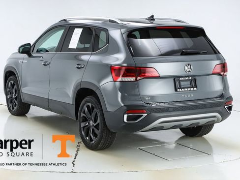 Used 2023 Volkswagen Taos SE w/ Panoramic Sunroof Package FWD image 7