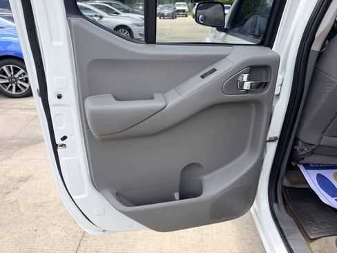 Used 2017 Nissan Frontier SV AWD/4WD image 11