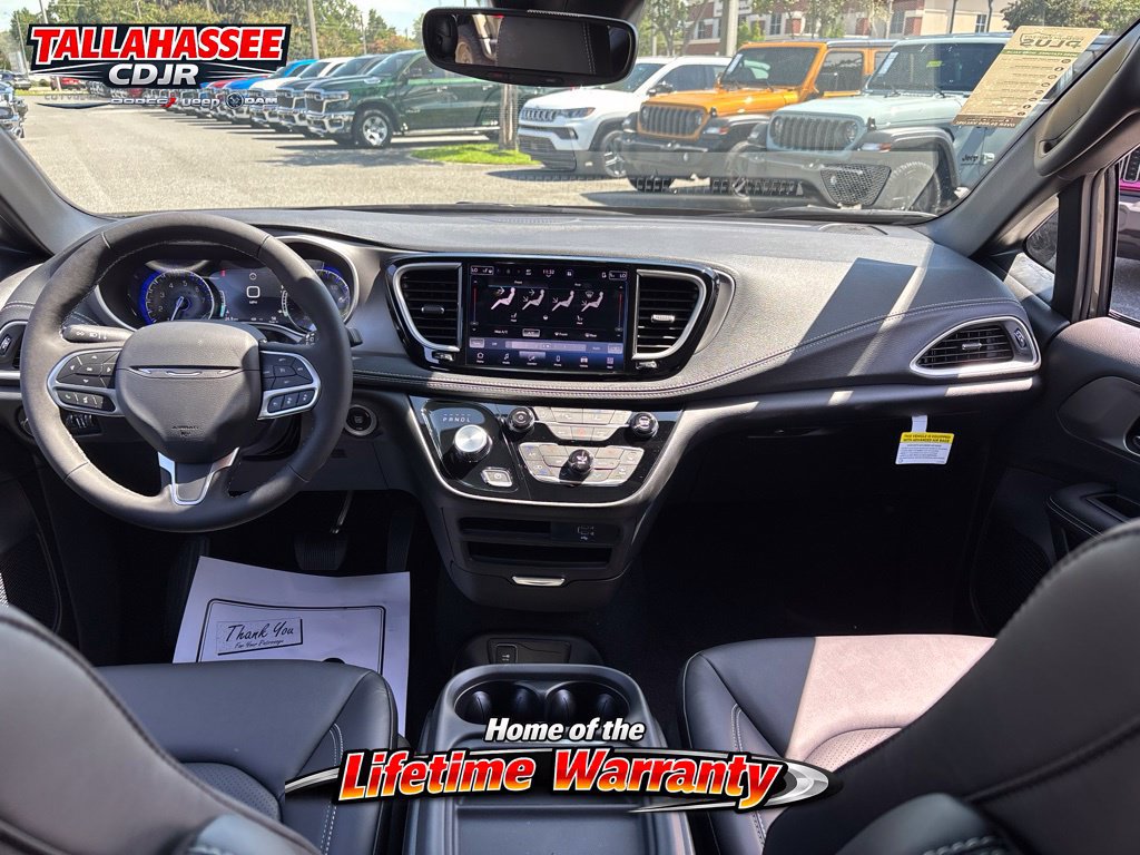 New 2027 Chrysler Pacifica Select FWD image 32