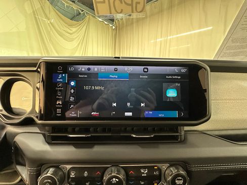 Used 2025 Jeep Wrangler Unlimited Sahara w/ Safety Group AWD/4WD image 26