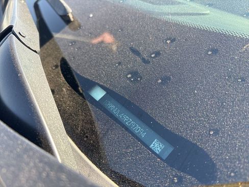 Used 2023 GMC Acadia SLT AWD/4WD image 9