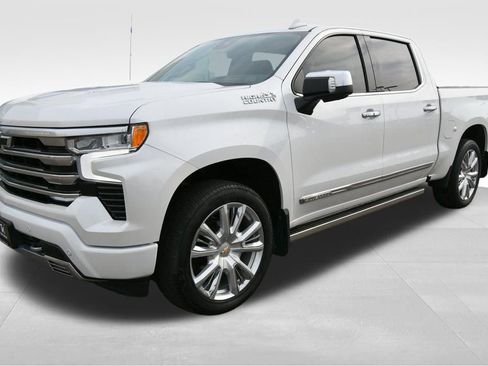 Used 2023 Chevrolet Silverado 1500 High Country w/ High Country Premium Package AWD/4WD image 2