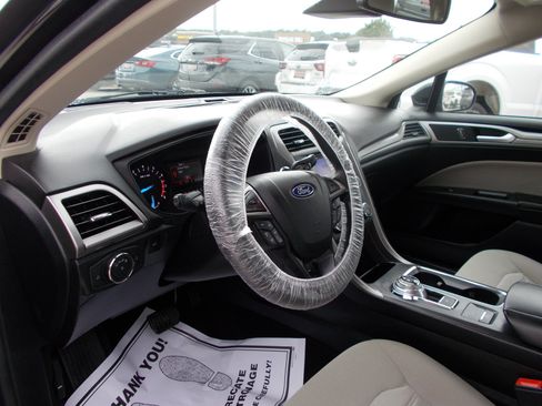 Used 2020 Ford Fusion S FWD image 12