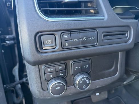 Used 2022 Chevrolet Suburban RST AWD/4WD image 12