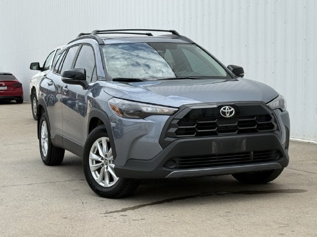 Used 2026 Toyota Corolla Cross LE w/ Moonroof Package FWD image 2