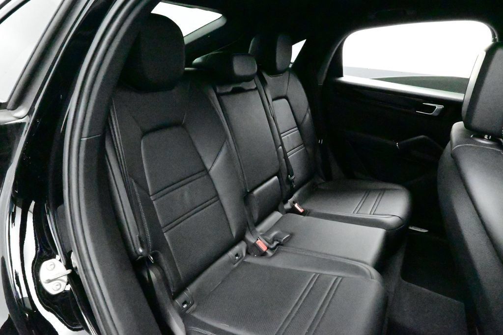 Certified 2023 Porsche Cayenne Coupe w/ Premium Package AWD/4WD image 17