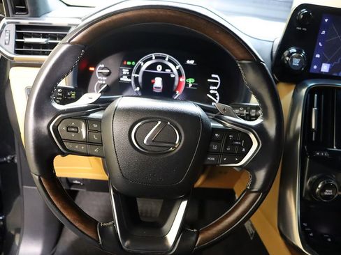 Used 2024 Lexus LX 600 4WD w/ Luxury Package image 37