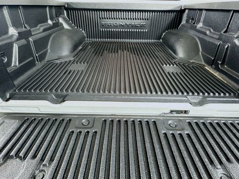 Used 2025 Nissan Frontier SV image 27