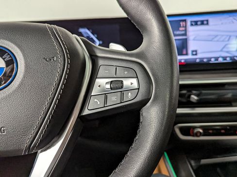 Used 2025 BMW X5 xDrive50e w/ Premium Package image 32