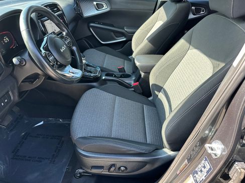 Used 2024 Kia Soul EX image 9